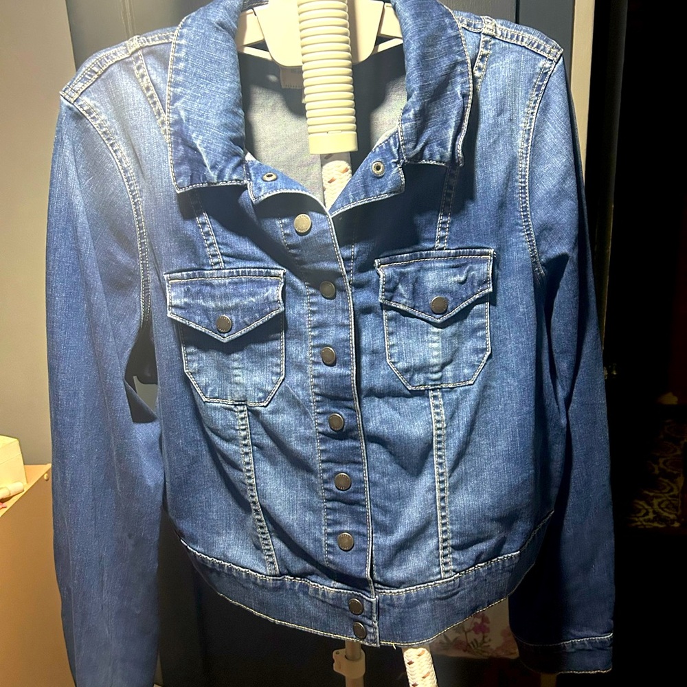Torrid cropped denim jacket size 1